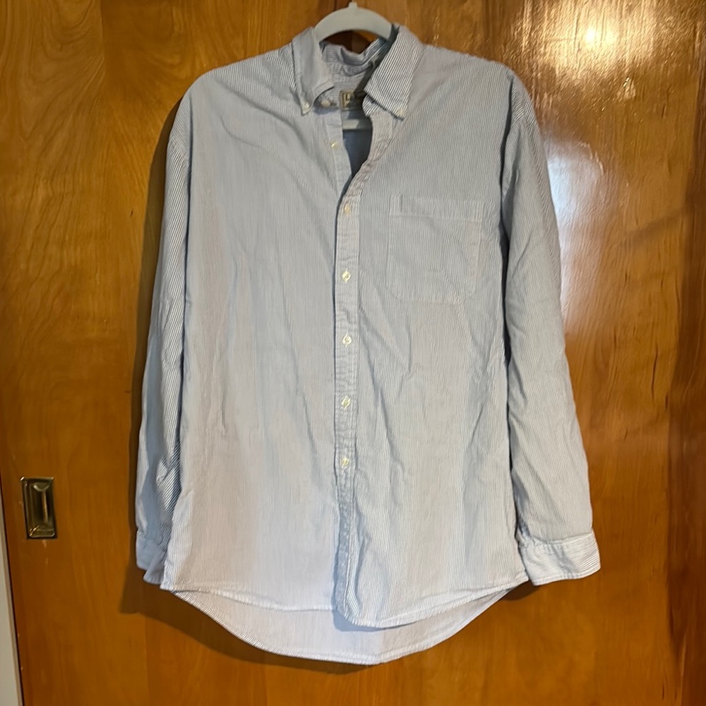L.L. Bean 100% cotton seersucker long sleeve button down
